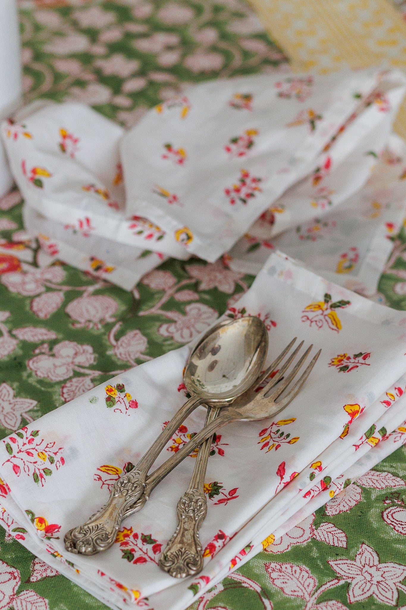 Pomegranate Breeze Dinner Napkins | Set of 6