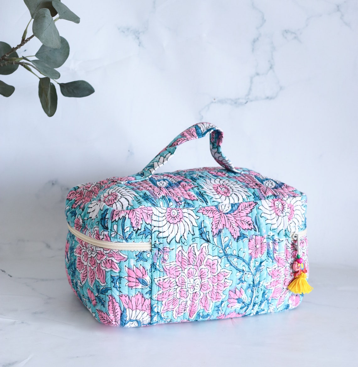 Large Vanity Bag in Quilted Cotton with printed cotton lining inside - Floral Toiletry bag - Vintage Makeup Bag - Foldable Travel Organizer