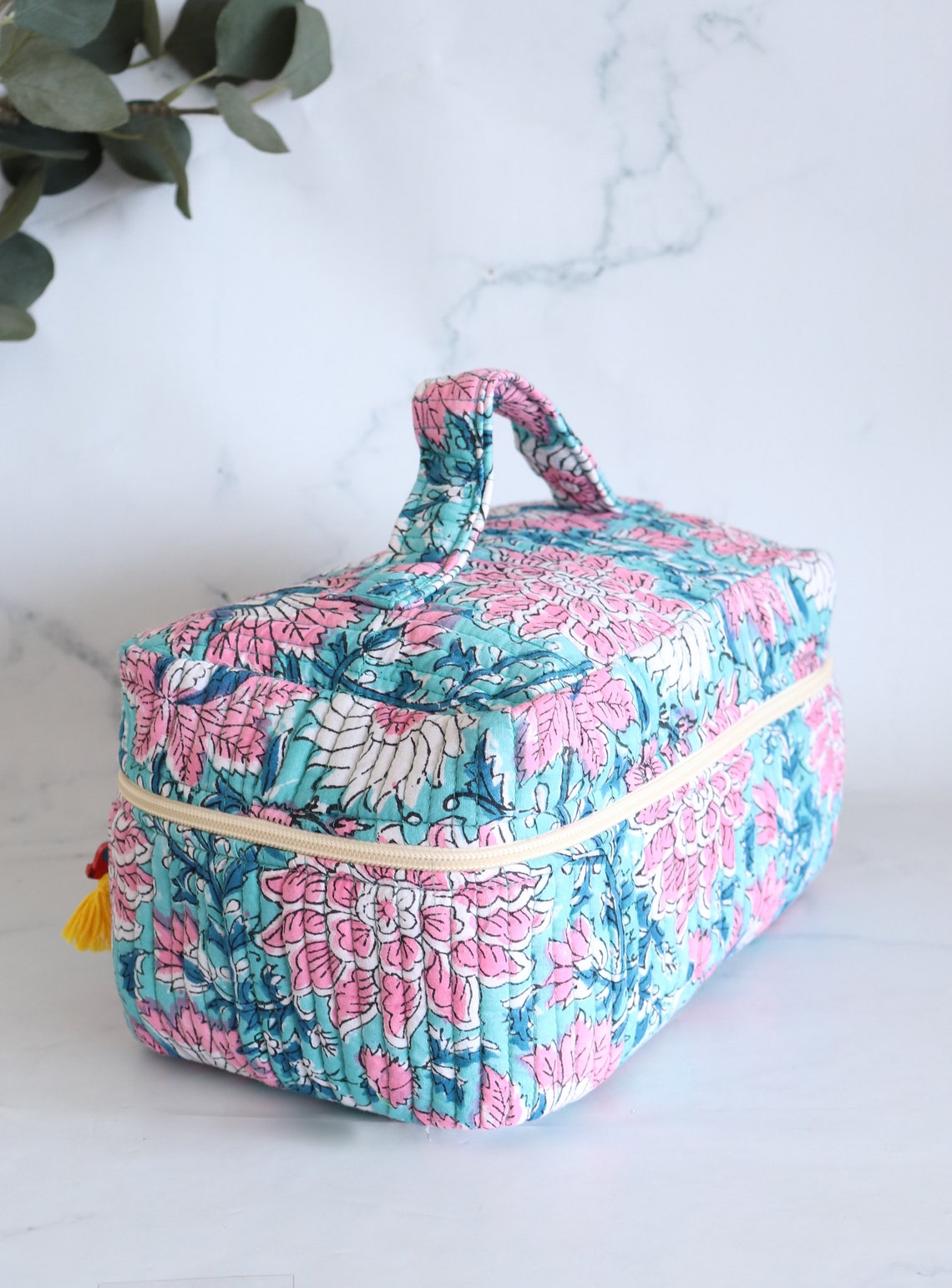 Large Vanity Bag in Quilted Cotton with printed cotton lining inside - Floral Toiletry bag - Vintage Makeup Bag - Foldable Travel Organizer