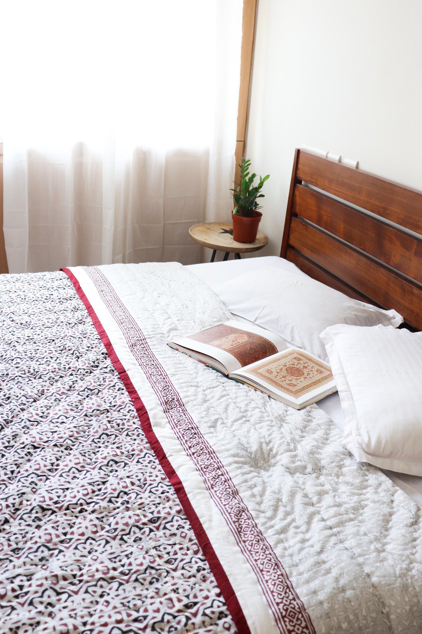 The Kilim Cotton Comforter - Indian Kantha Quilt (Queen/Twin)