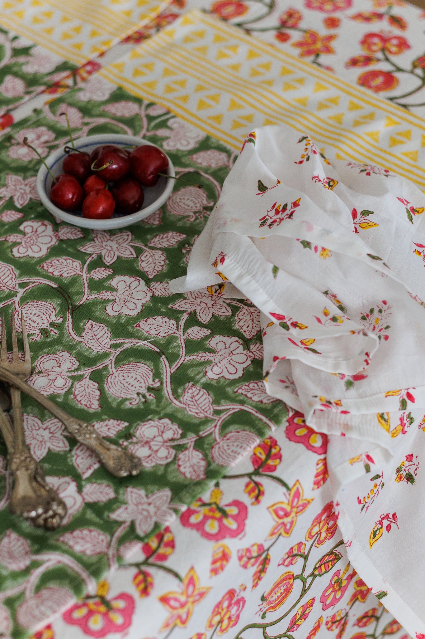 Pomegranate Breeze Dinner Napkins | Set of 6