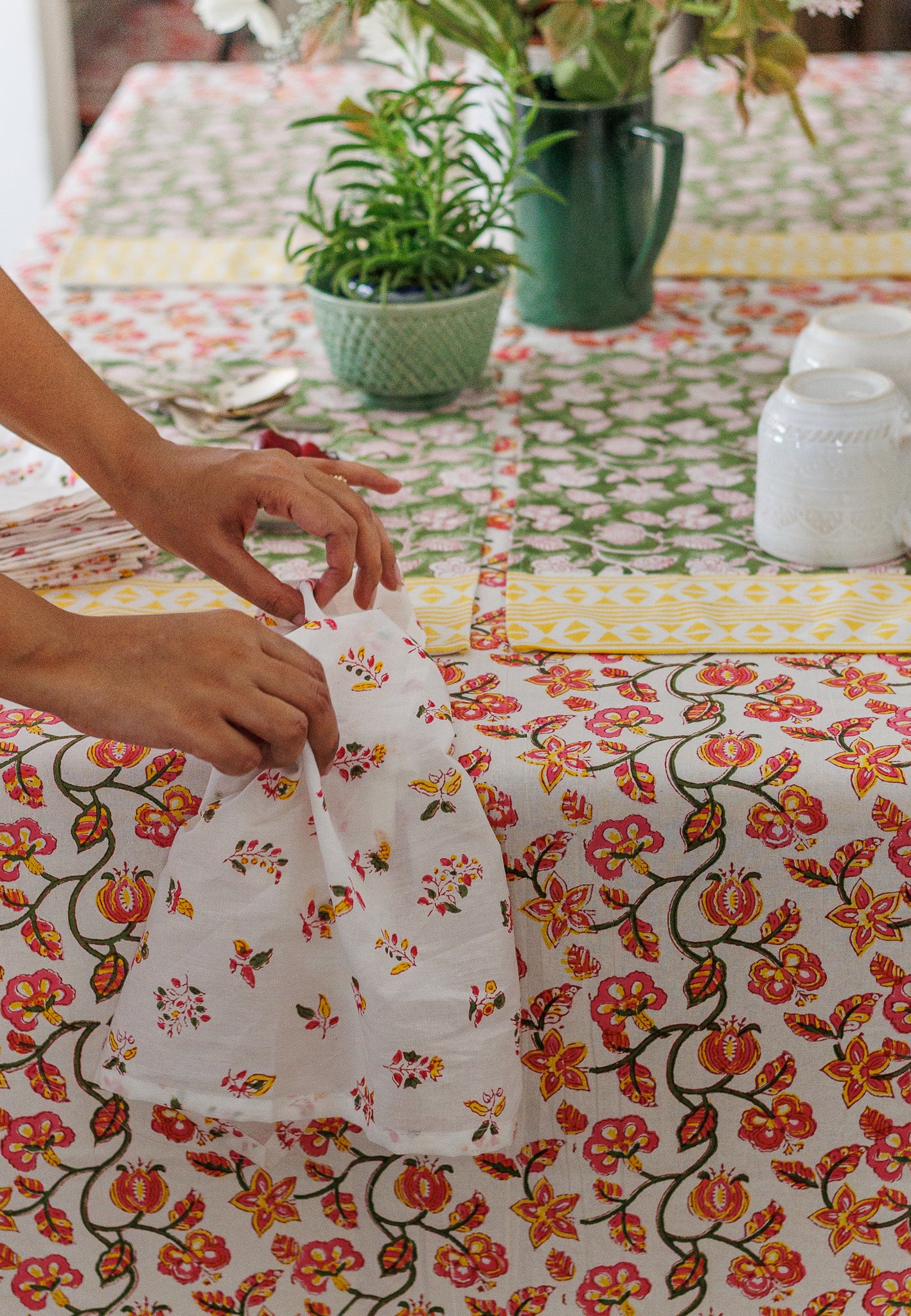 Pomegranate Breeze Dinner Napkins | Set of 6