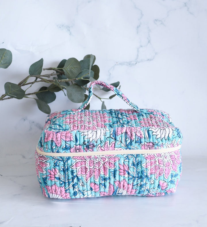 Large Vanity Bag in Quilted Cotton with printed cotton lining inside - Floral Toiletry bag - Vintage Makeup Bag - Foldable Travel Organizer