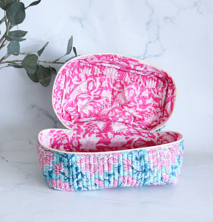 Large Vanity Bag in Quilted Cotton with printed cotton lining inside - Floral Toiletry bag - Vintage Makeup Bag - Foldable Travel Organizer