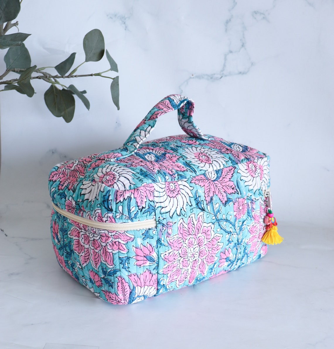 Large Vanity Bag in Quilted Cotton with printed cotton lining inside - Floral Toiletry bag - Vintage Makeup Bag - Foldable Travel Organizer