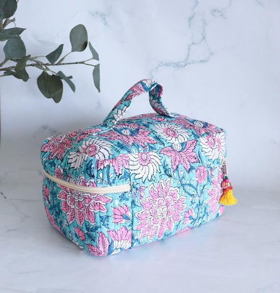 Large Vanity Bag in Quilted Cotton with printed cotton lining inside - Floral Toiletry bag - Vintage Makeup Bag - Foldable Travel Organizer