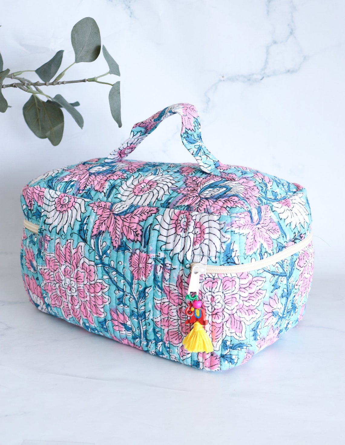 Large Vanity Bag in Quilted Cotton with printed cotton lining inside - Floral Toiletry bag - Vintage Makeup Bag - Foldable Travel Organizer