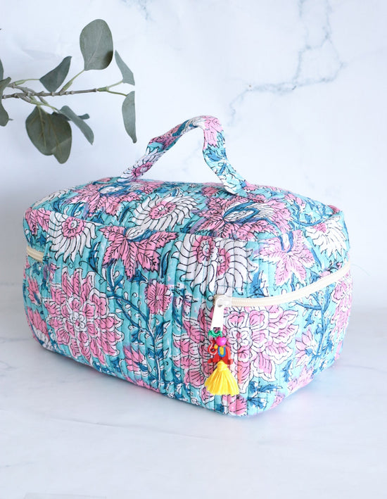 Large Vanity Bag in Quilted Cotton with printed cotton lining inside - Floral Toiletry bag - Vintage Makeup Bag - Foldable Travel Organizer