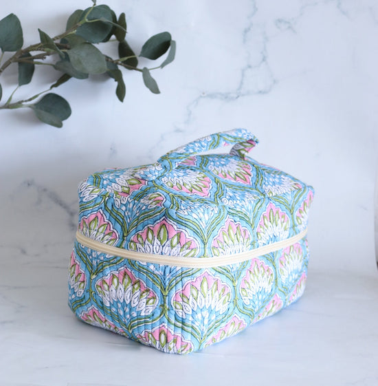 Large Vanity Bag in Quilted Cotton with printed cotton lining inside - Floral Toiletry bag - Vintage Makeup Bag - Foldable Travel Organizer