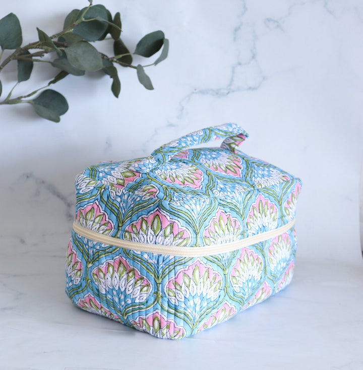 Large Vanity Bag in Quilted Cotton with printed cotton lining inside - Floral Toiletry bag - Vintage Makeup Bag - Foldable Travel Organizer