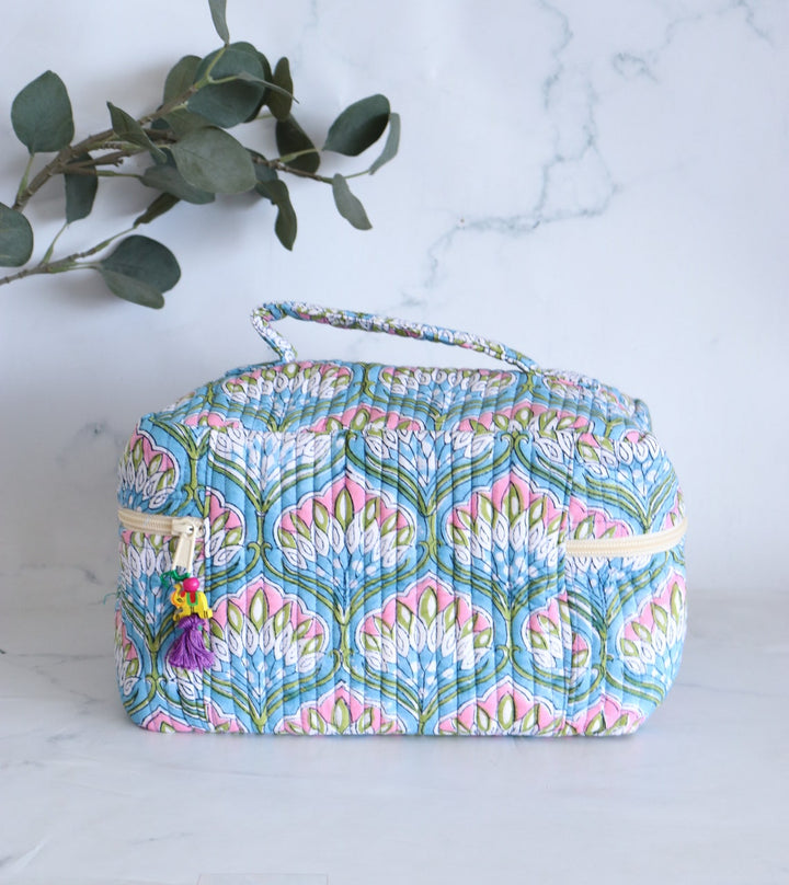 Large Vanity Bag in Quilted Cotton with printed cotton lining inside - Floral Toiletry bag - Vintage Makeup Bag - Foldable Travel Organizer