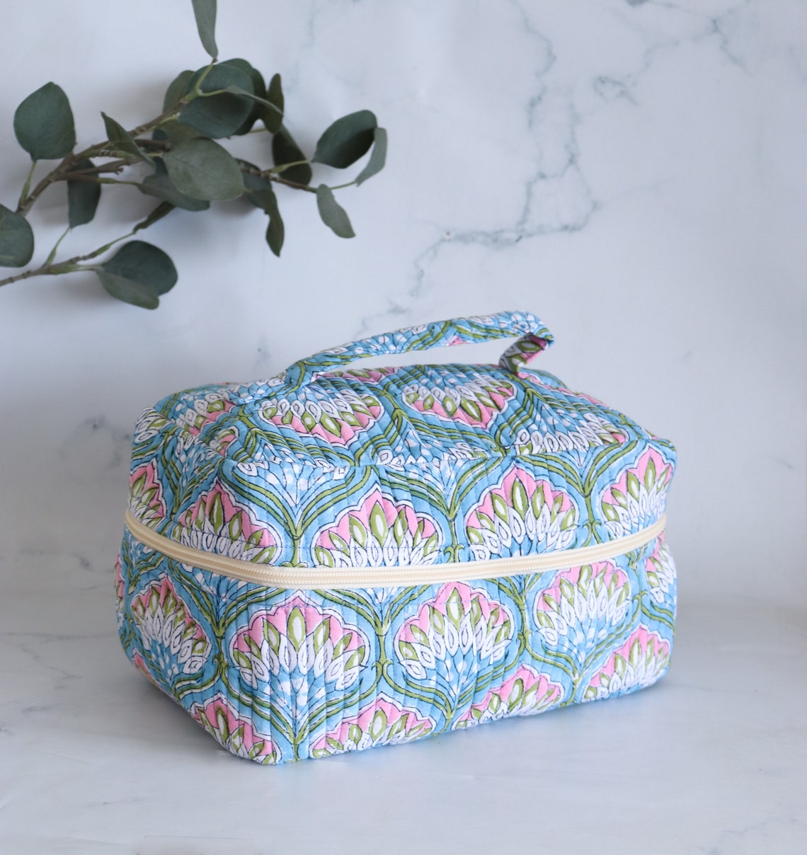 Large Vanity Bag in Quilted Cotton with printed cotton lining inside - Floral Toiletry bag - Vintage Makeup Bag - Foldable Travel Organizer