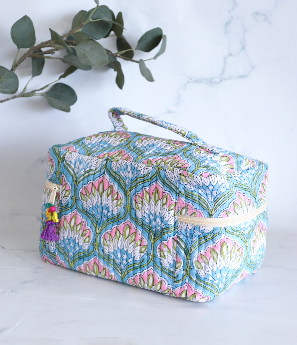 Large Vanity Bag in Quilted Cotton with printed cotton lining inside - Floral Toiletry bag - Vintage Makeup Bag - Foldable Travel Organizer