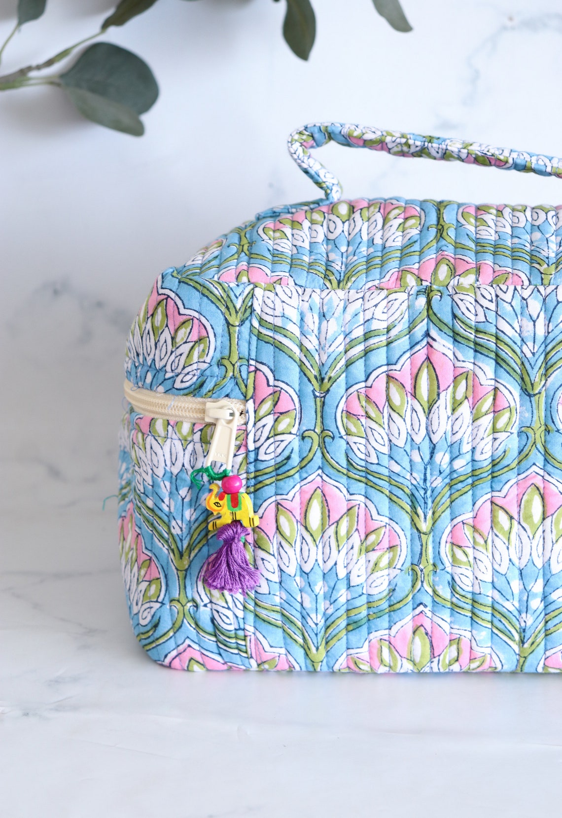 Large Vanity Bag in Quilted Cotton with printed cotton lining inside - Floral Toiletry bag - Vintage Makeup Bag - Foldable Travel Organizer