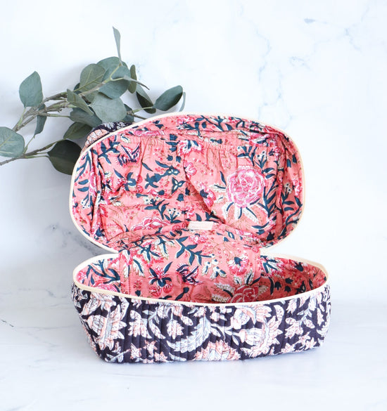 Large Vanity Bag in Quilted Cotton with printed cotton lining inside - Floral Toiletry bag - Vintage Makeup Bag - Foldable Travel Organizer