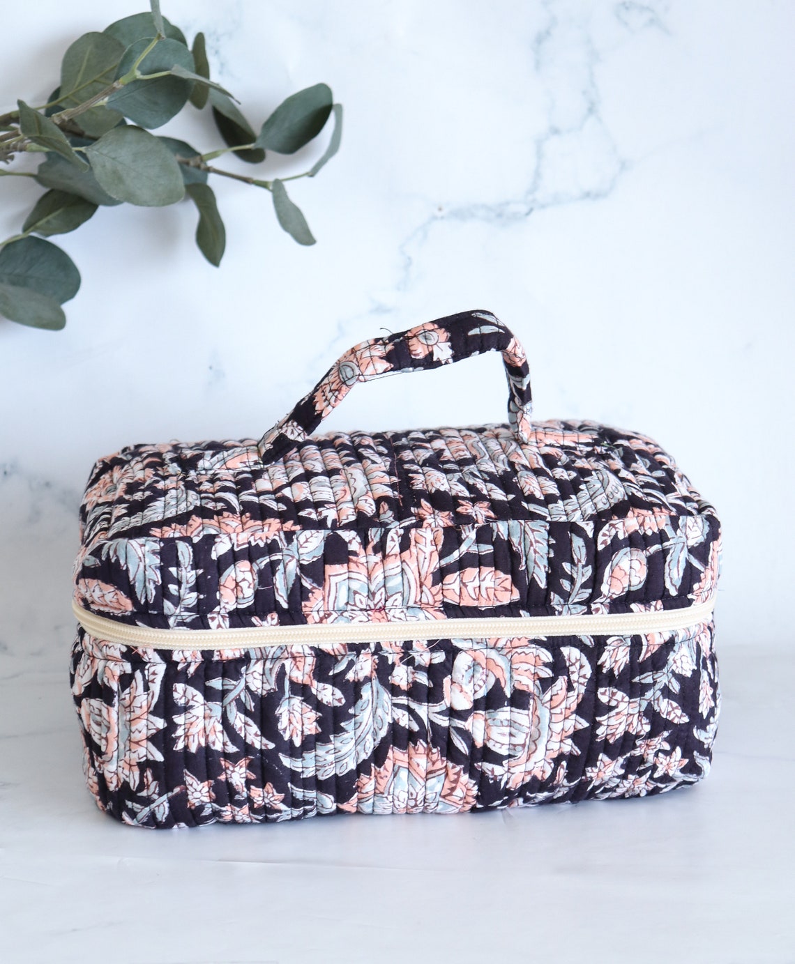Large Vanity Bag in Quilted Cotton with printed cotton lining inside - Floral Toiletry bag - Vintage Makeup Bag - Foldable Travel Organizer