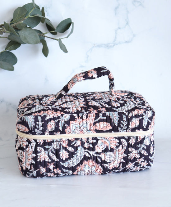 Large Vanity Bag in Quilted Cotton with printed cotton lining inside - Floral Toiletry bag - Vintage Makeup Bag - Foldable Travel Organizer