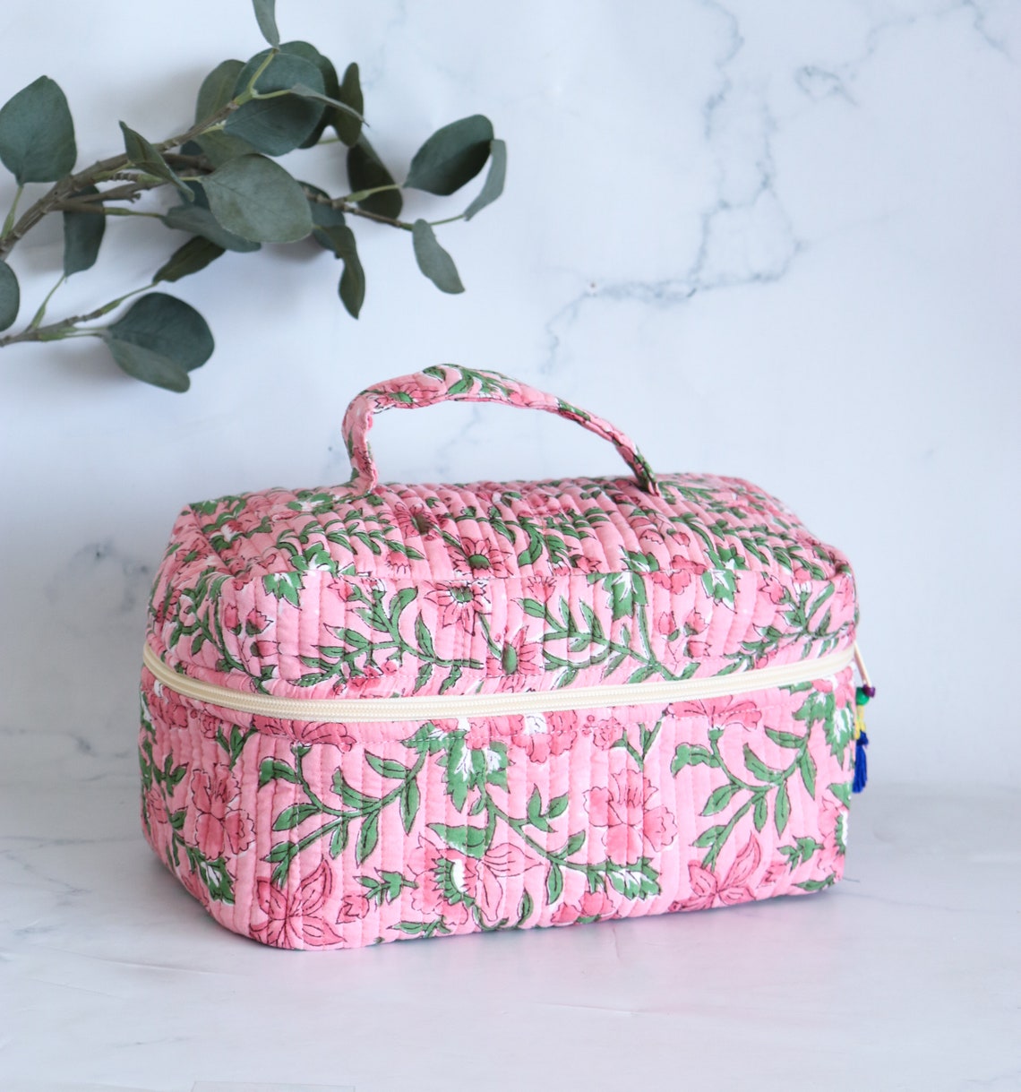 Large Vanity Bag in Quilted Cotton with printed cotton lining inside - Floral Toiletry bag - Vintage Makeup Bag - Foldable Travel Organizer