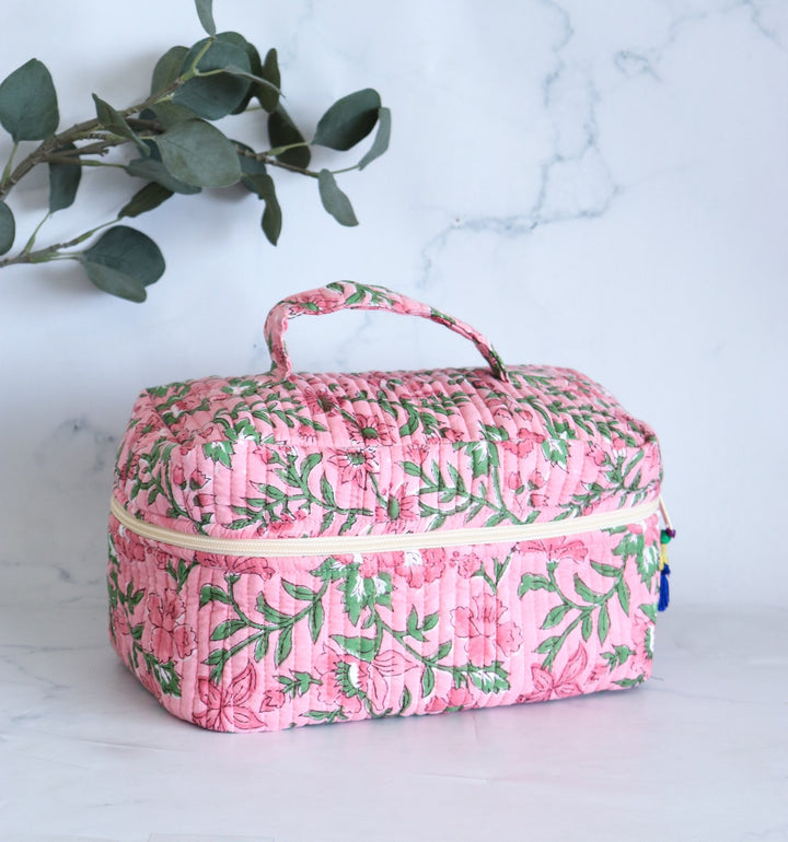 Large Vanity Bag in Quilted Cotton with printed cotton lining inside - Floral Toiletry bag - Vintage Makeup Bag - Foldable Travel Organizer