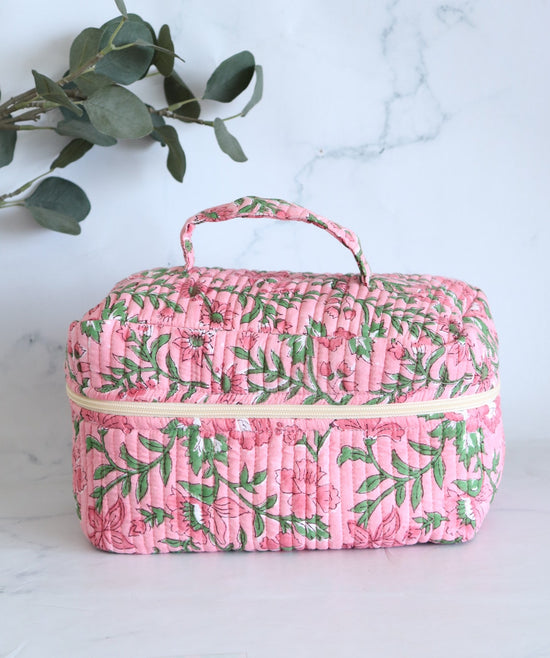 Large Vanity Bag in Quilted Cotton with printed cotton lining inside - Floral Toiletry bag - Vintage Makeup Bag - Foldable Travel Organizer