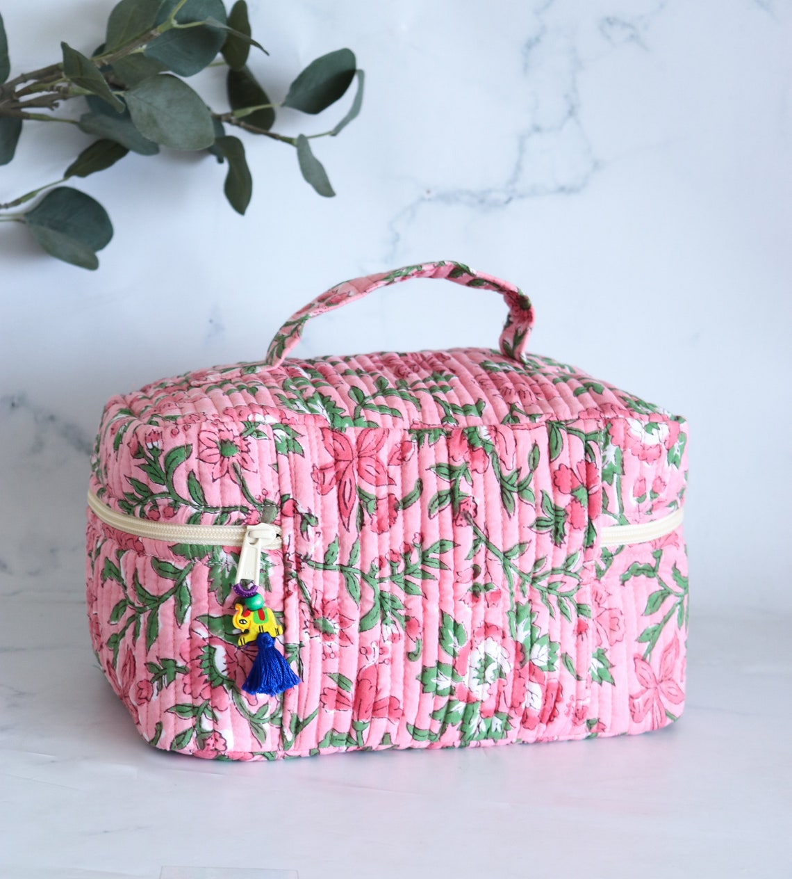 Large Vanity Bag in Quilted Cotton with printed cotton lining inside - Floral Toiletry bag - Vintage Makeup Bag - Foldable Travel Organizer