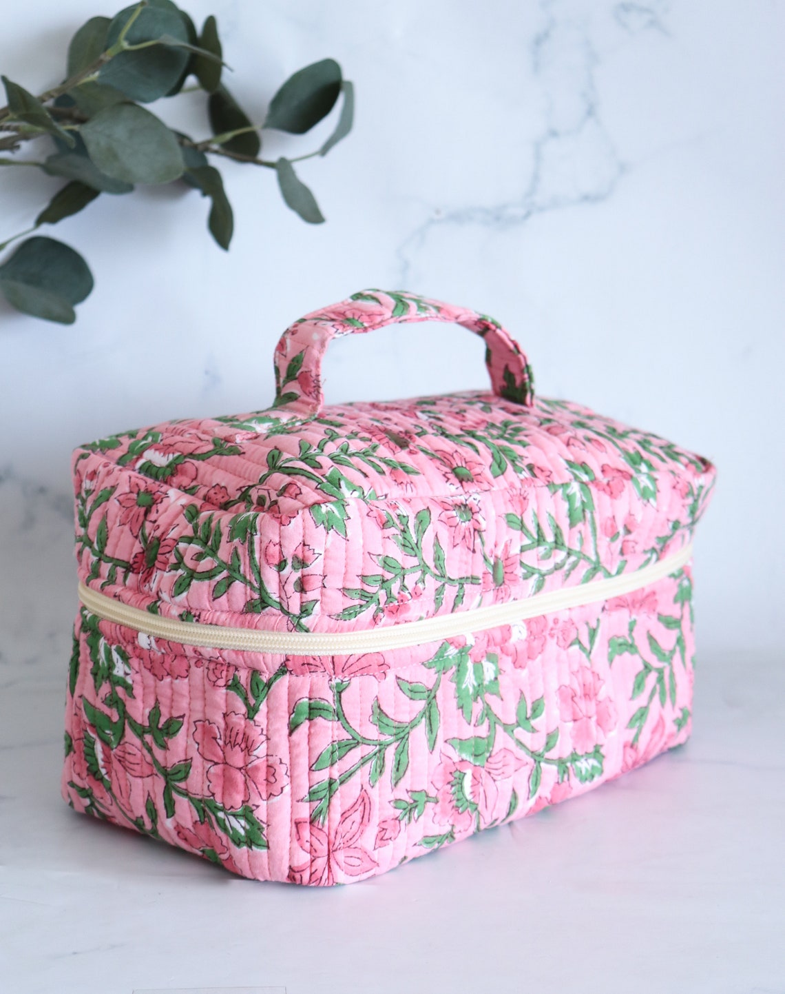 Large Vanity Bag in Quilted Cotton with printed cotton lining inside - Floral Toiletry bag - Vintage Makeup Bag - Foldable Travel Organizer
