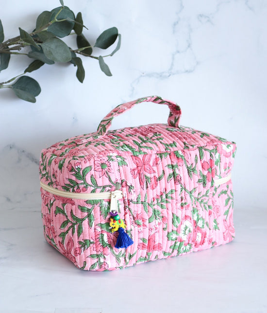Large Vanity Bag in Quilted Cotton with printed cotton lining inside - Floral Toiletry bag - Vintage Makeup Bag - Foldable Travel Organizer