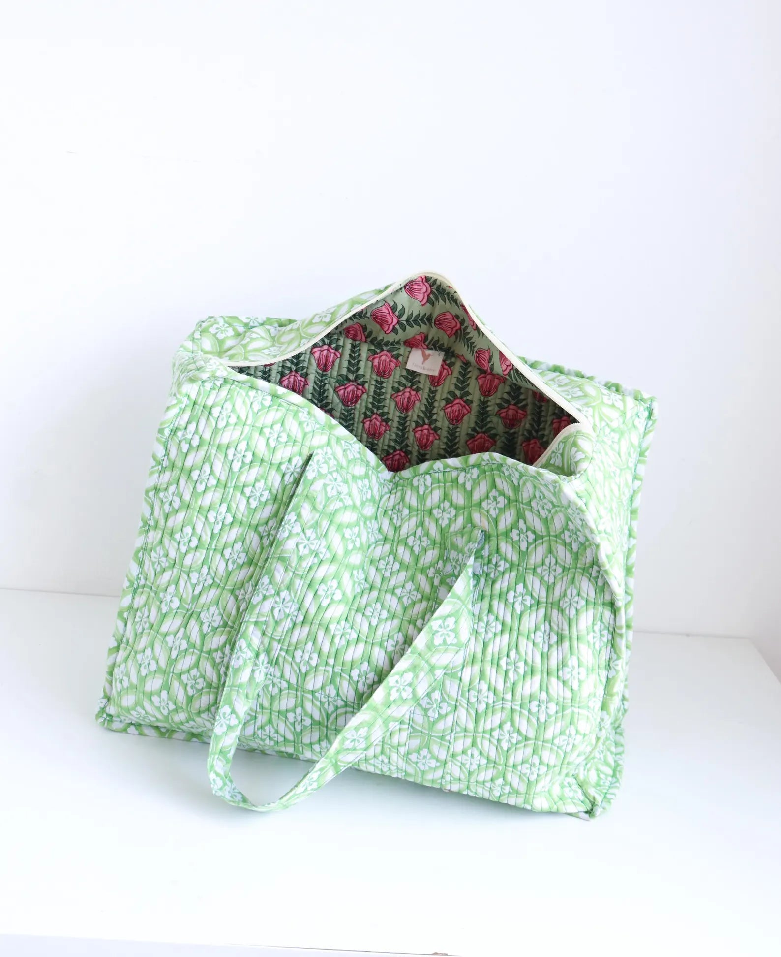 The Weekend Escape Tote - Green & White