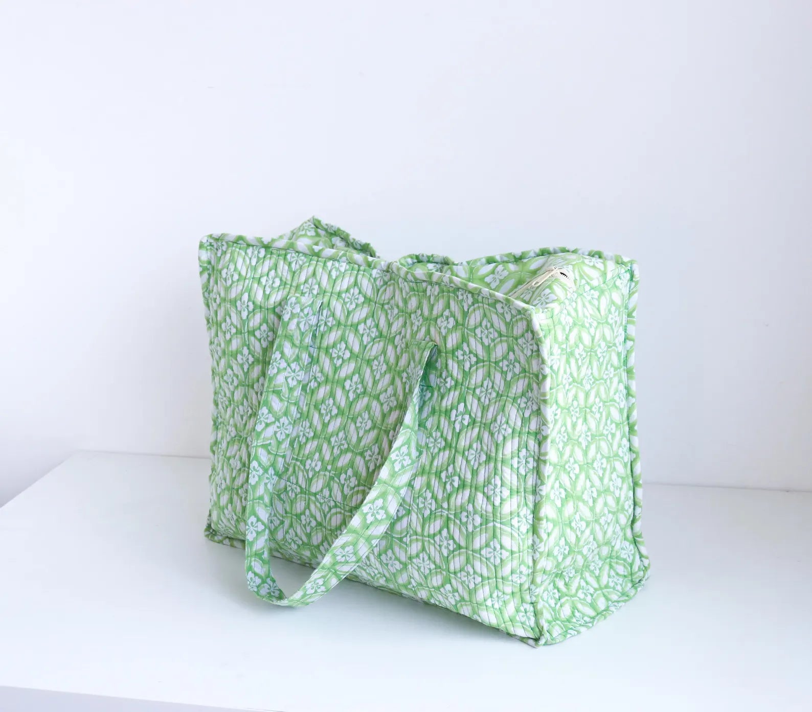 The Weekend Escape Tote - Green & White