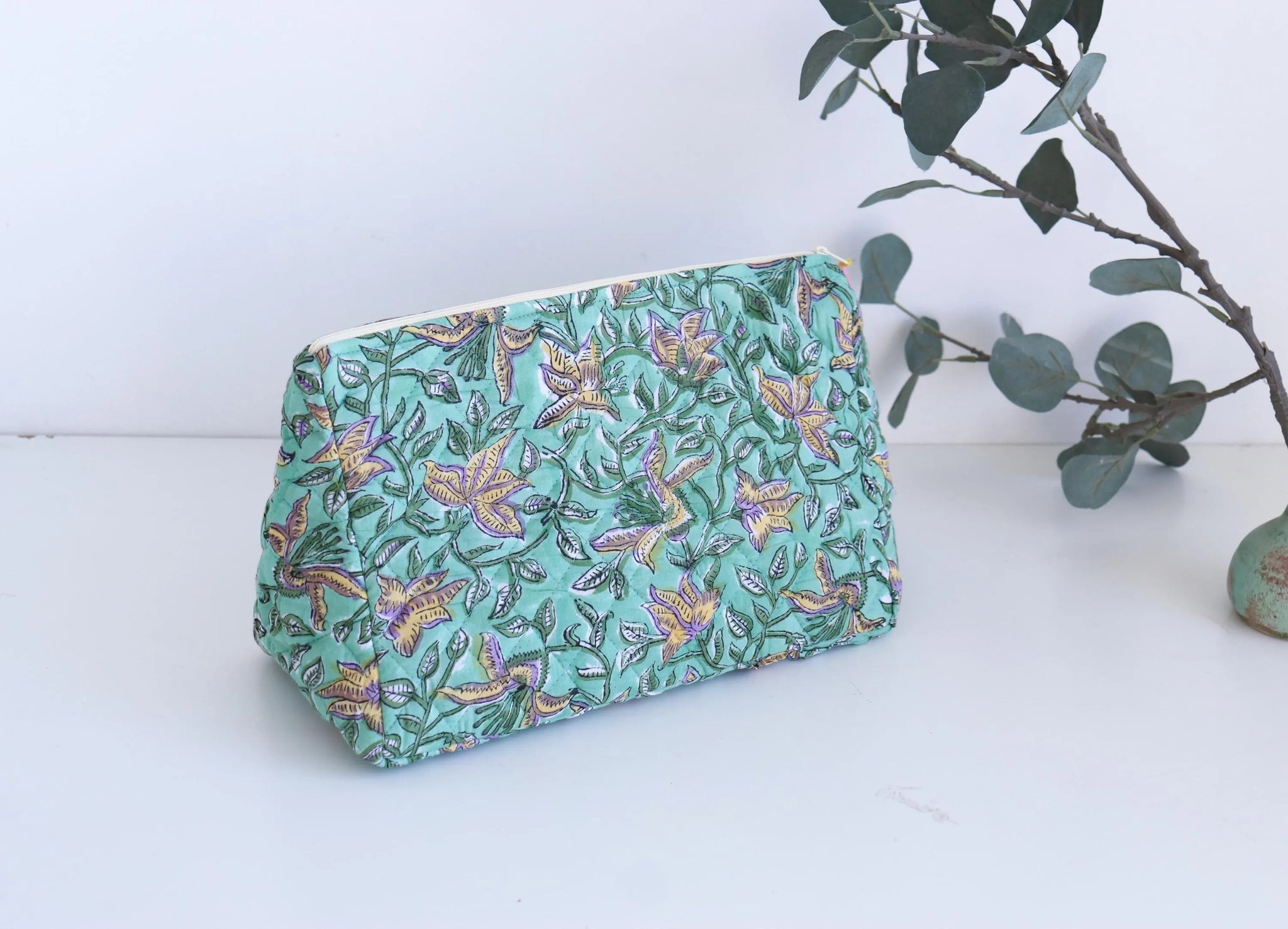 The Triangular Travel Pouch - Green